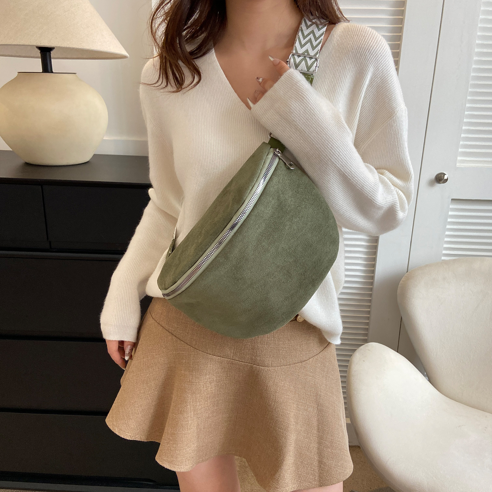 Half Moon Bag Suede - حقيبة كتف متقاطعة مع الجسم من