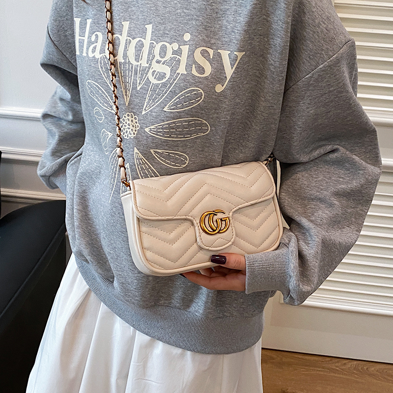 Luxury Bags Paris - حقيبة حفاضات أنيقة من الجلد بتصميم