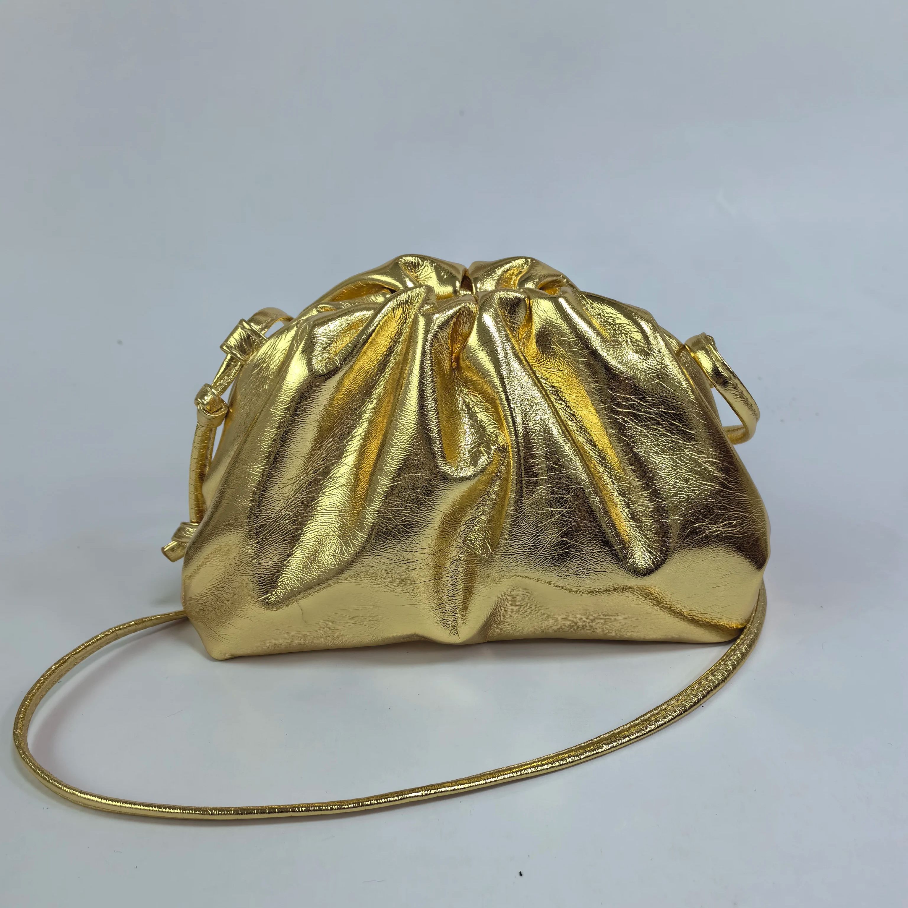Luxury Bags To Sell - حقيبة يد نسائية فاخرة بتصميم سحابة