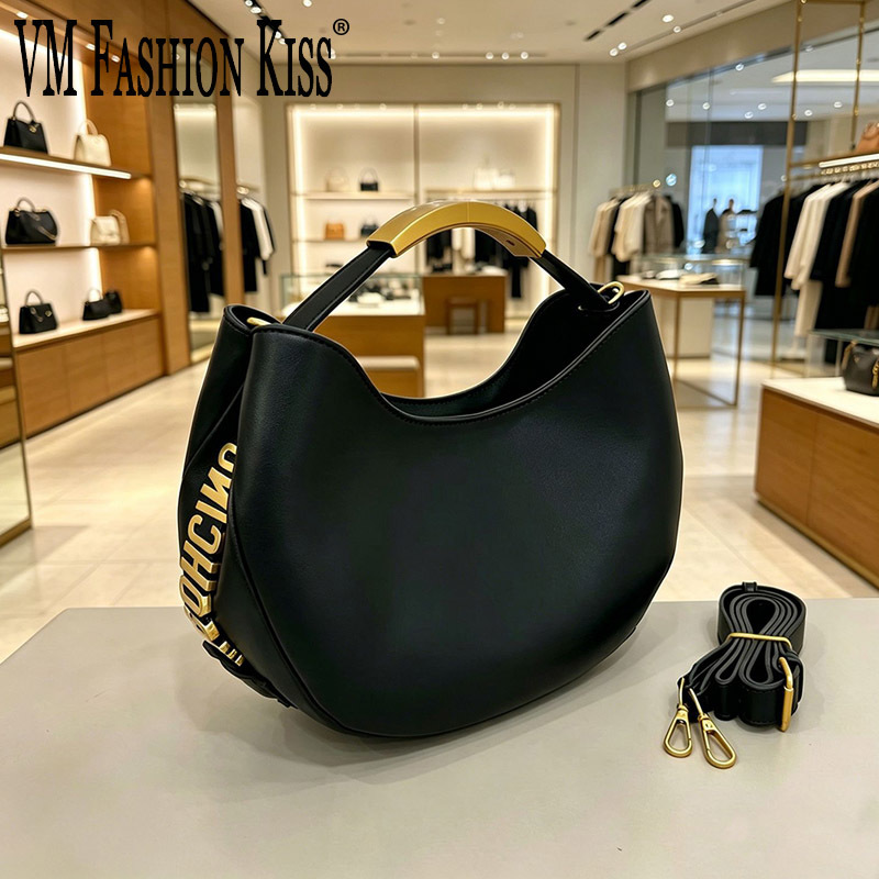 Luxury Bags To Sell - حقيبة نسائية نصف دائرية ذهبية اللون