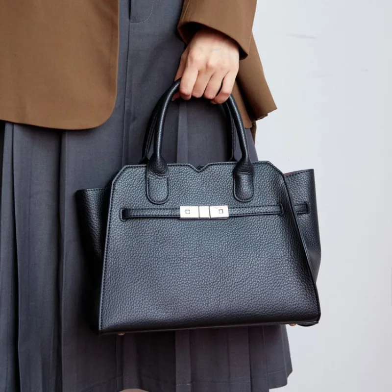 Luxury Bags Paris - حقيبة كتف نسائية فاخرة بتصميم عصري،