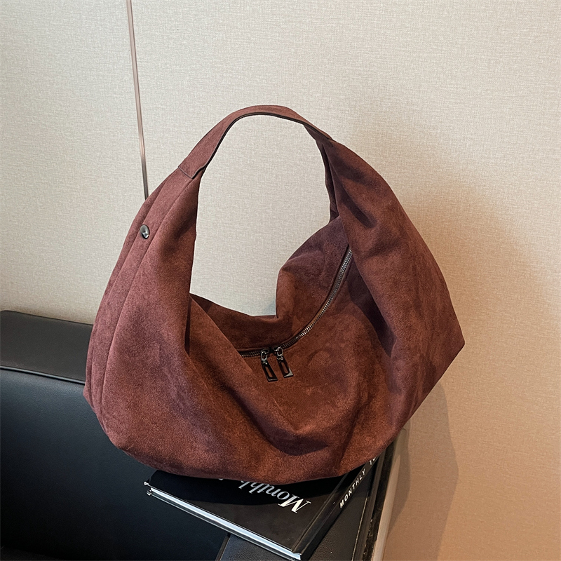 Half Moon Bag Suede - حقيبة تسوق نصف قمر هوبو للنساء
