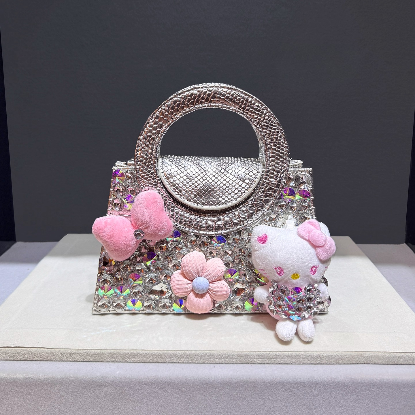 أزياء العلامة التجارية الفاخرة - مراجعة Luxury Bags To Sell وسعره