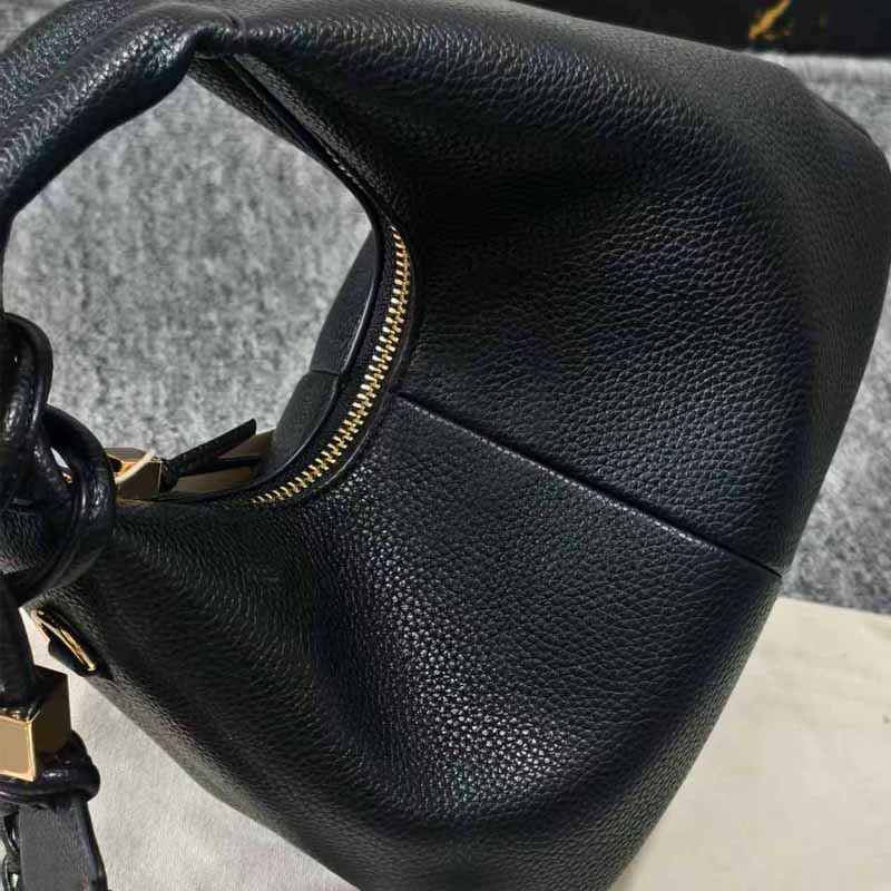 حقيبة كتف نسائية جديدة لعام 20 - مراجعة Half Moon Bag Suede وسعره