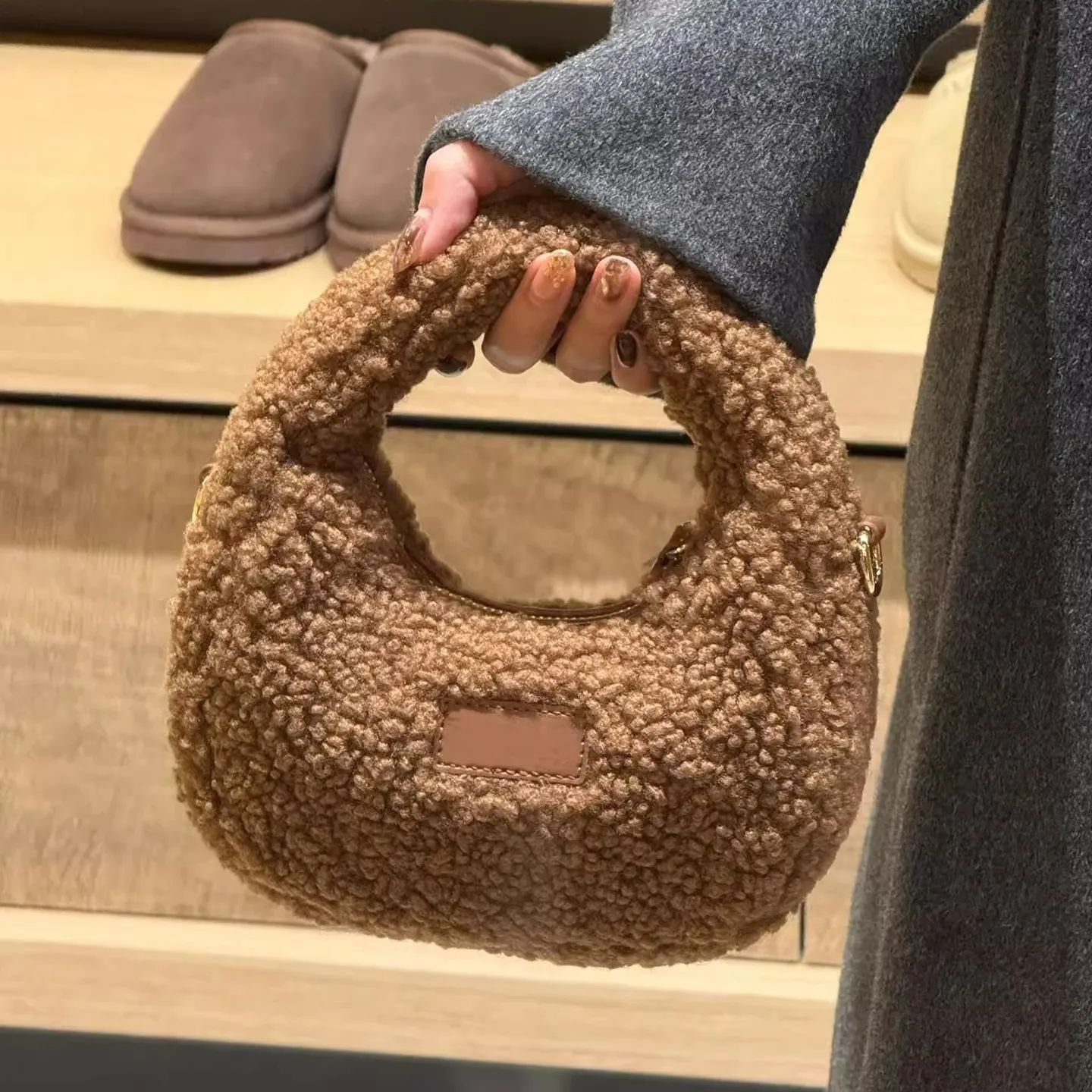 نصف القمر تصميم صوف الضأن حقيب - مراجعة Half Moon Bag Suede وسعره