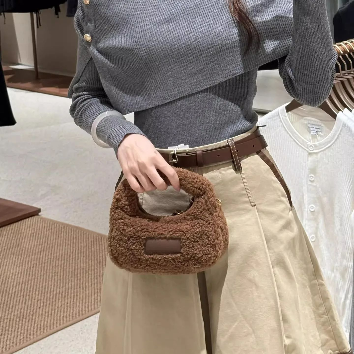 نصف القمر تصميم صوف الضأن حقيب - مراجعة Half Moon Bag Suede وسعره