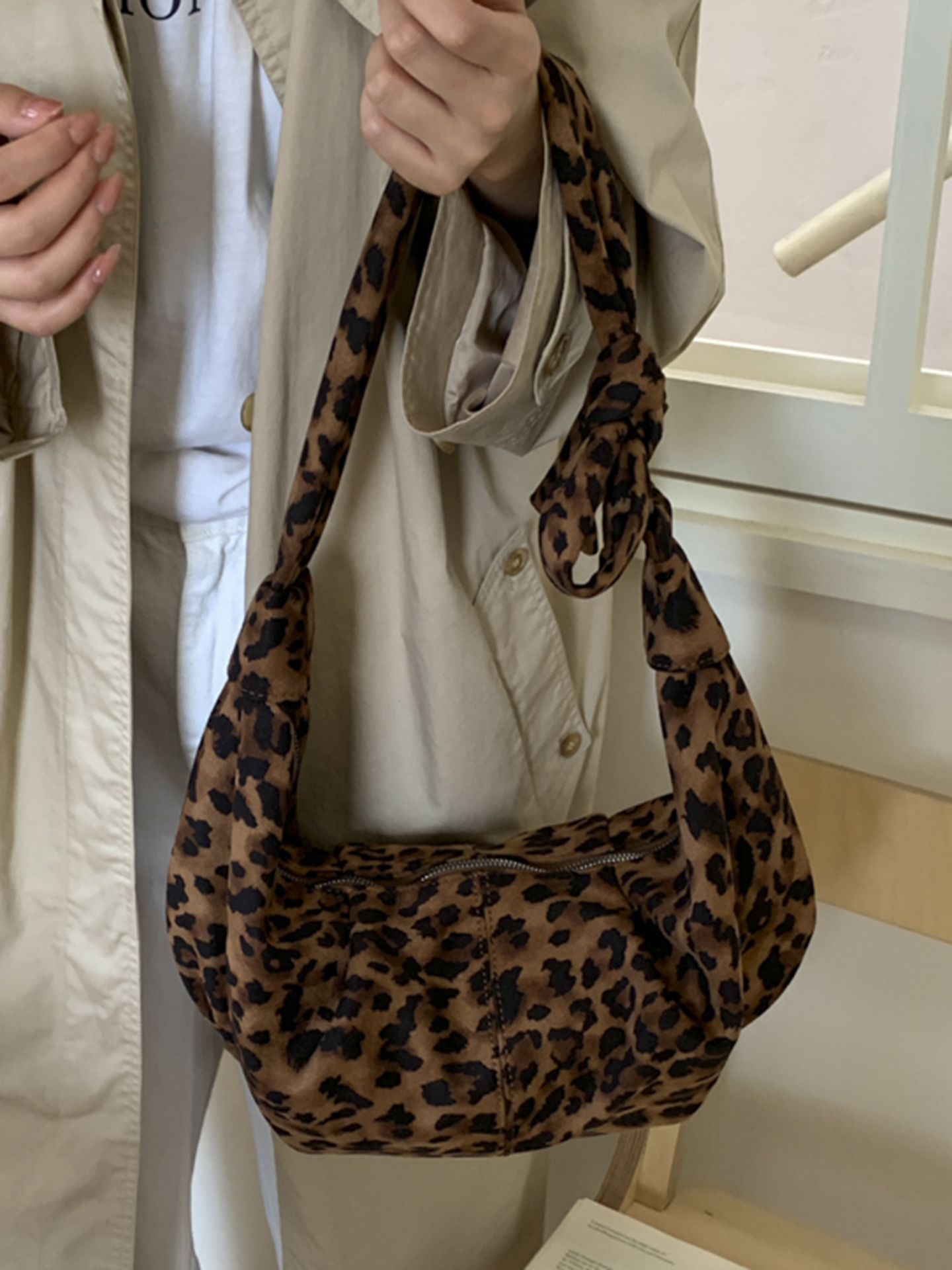 فو الجلد المدبوغ ليوبارد حقيبة - مراجعة Half Moon Bag Suede وسعره