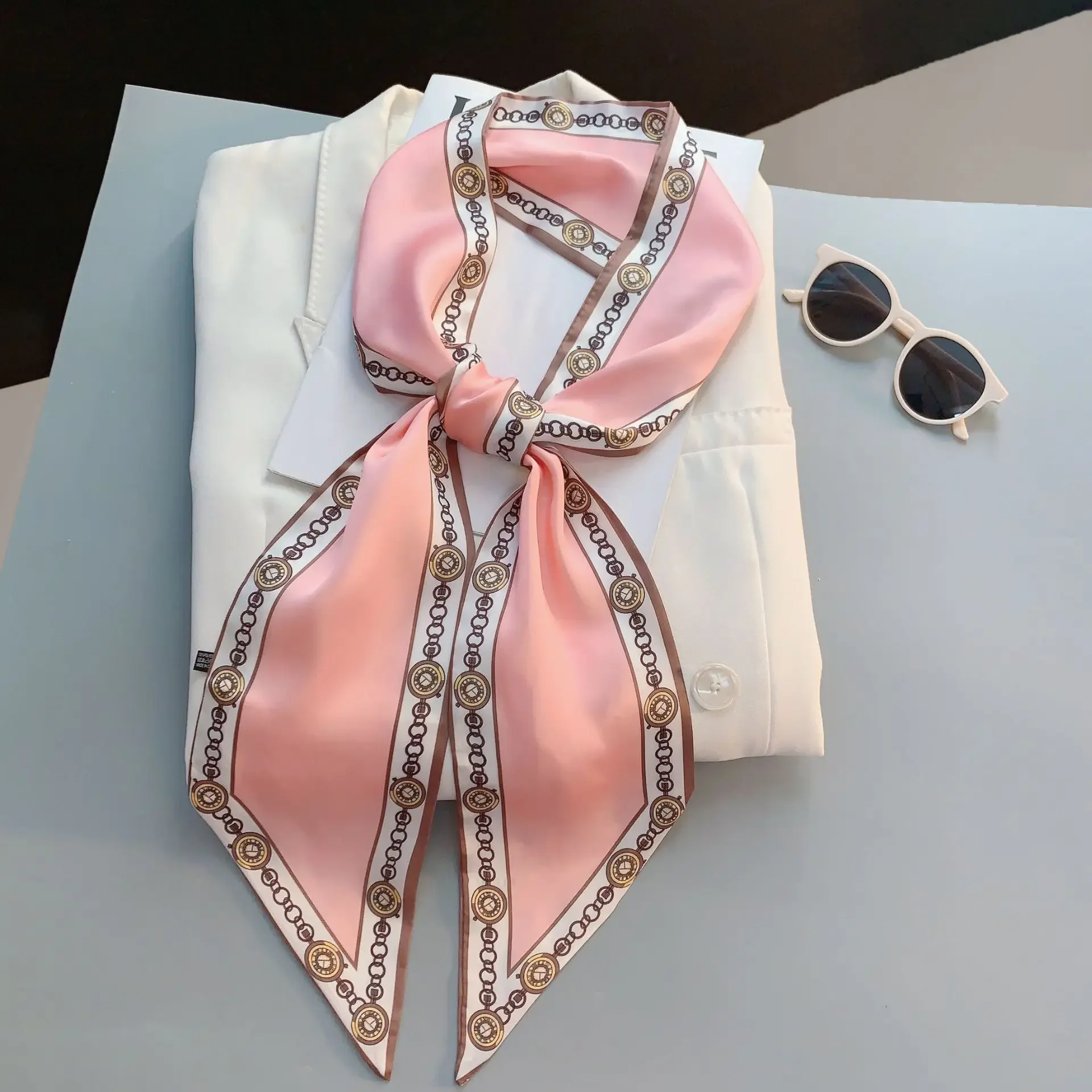 وشاح نسائي ضيق بتصميم مطبوع بن - مراجعة Luxury Bags Store وسعره