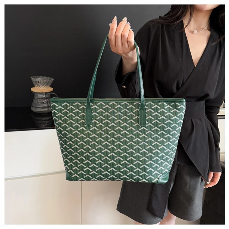 حقيبة حفاضات كلاسيكية بتصميم ب - مراجعة Luxury Bags Paris وسعره