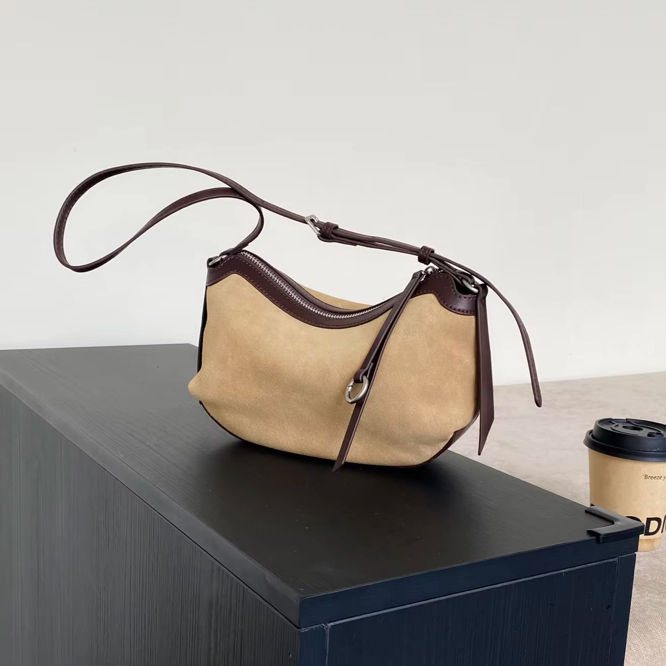 حقيبة هوبو نسائية من الجلد الط - مراجعة Half Moon Bag Suede وسعره