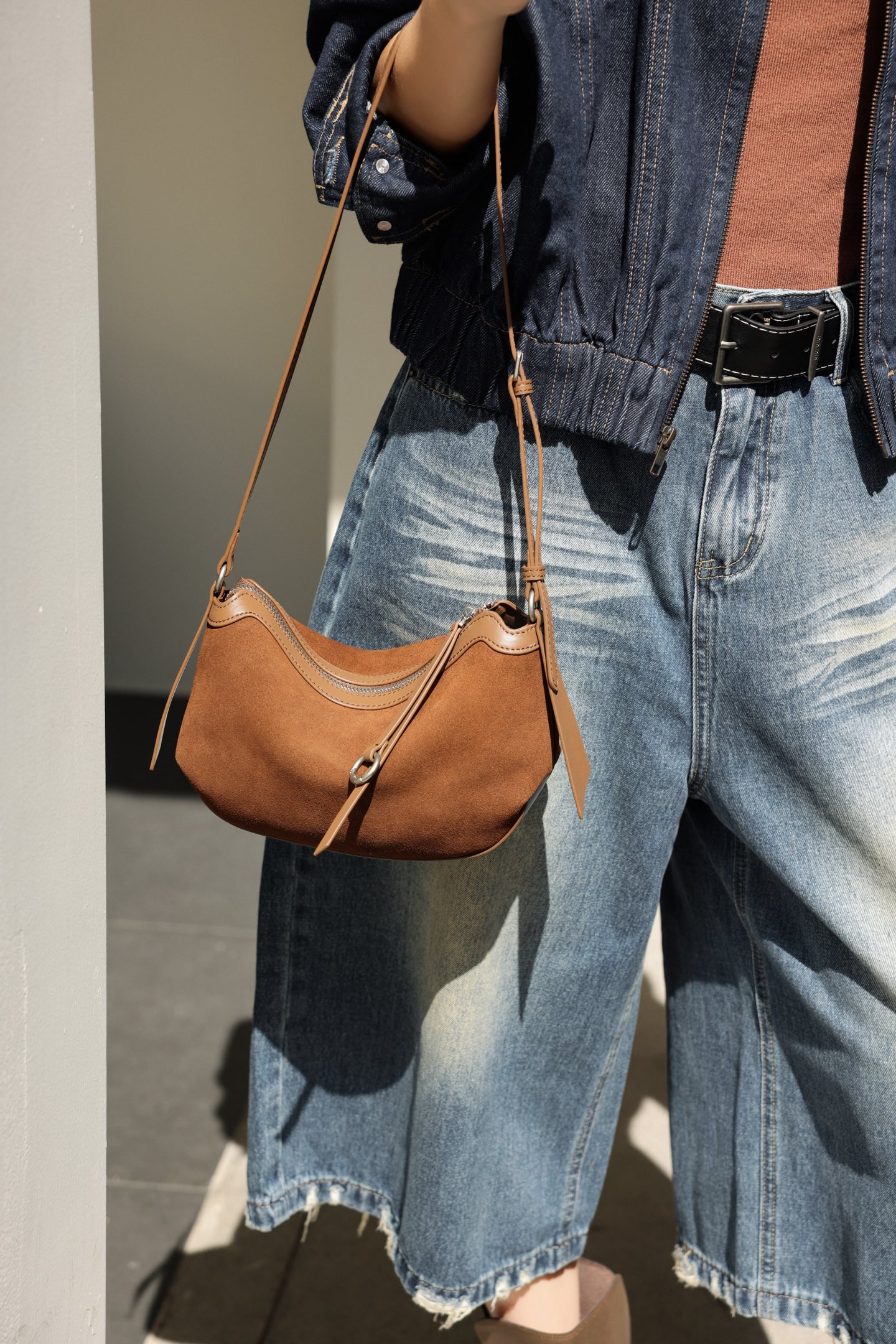 حقيبة هوبو نسائية من الجلد الط - مراجعة Half Moon Bag Suede وسعره