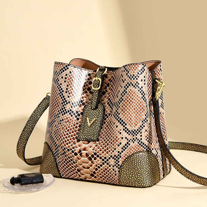 حقيبة سوميني الأكثر مبيعًا بنم - مراجعة Luxury Bags To Sell وسعره