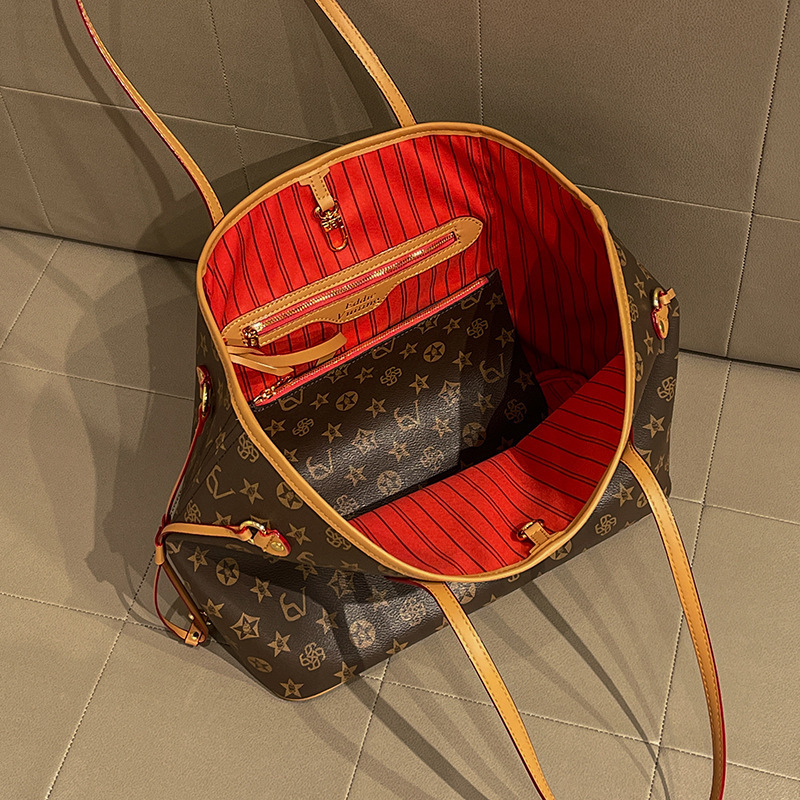 حقيبة حفاضات أنيقة من الجلد، ح - مراجعة Luxury Bags Paris وسعره