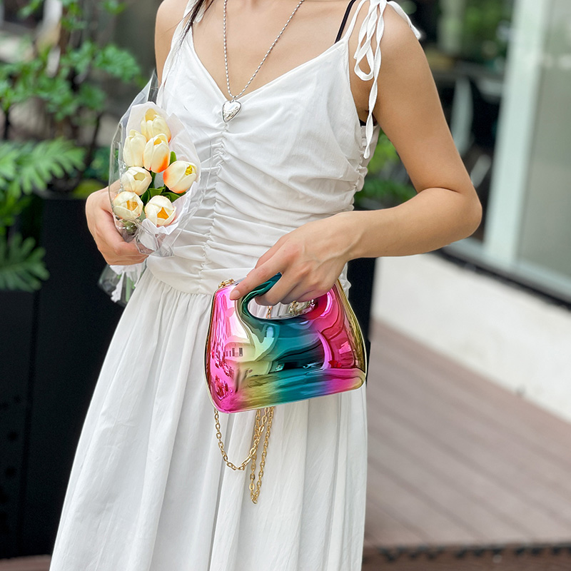 أمزجة-حقيبة كتف بسلسلة أكريليك - مراجعة Luxury Bags Store وسعره