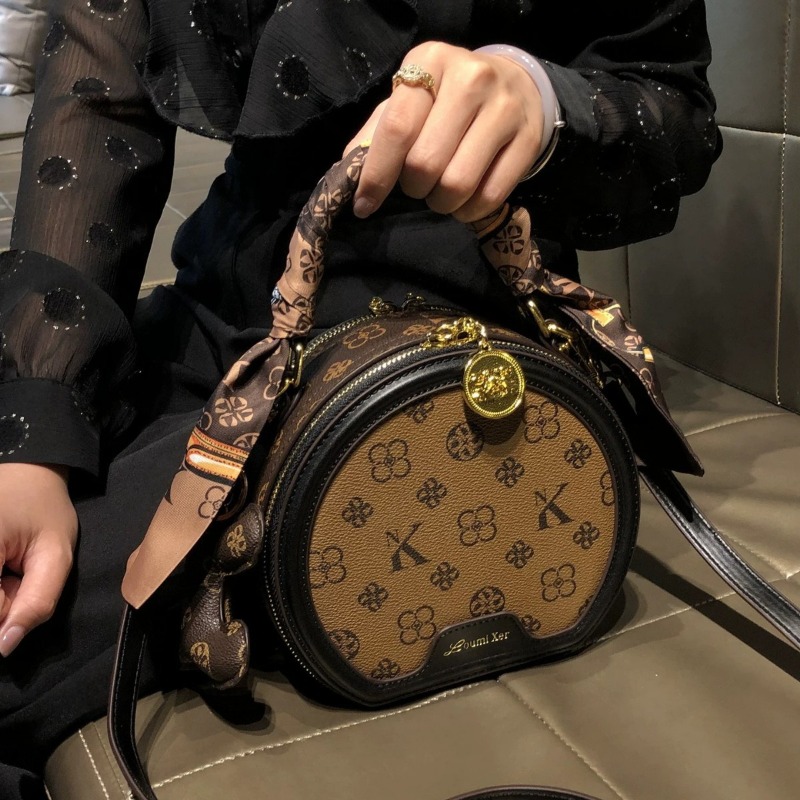 حقيبة كتف نسائية فاخرة من الجل - مراجعة Luxury Bags Paris وسعره