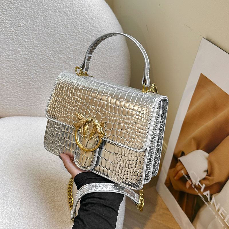 حقائب يد نسائية فاخرة كلاسيكية - مراجعة Luxury Bags Paris وسعره