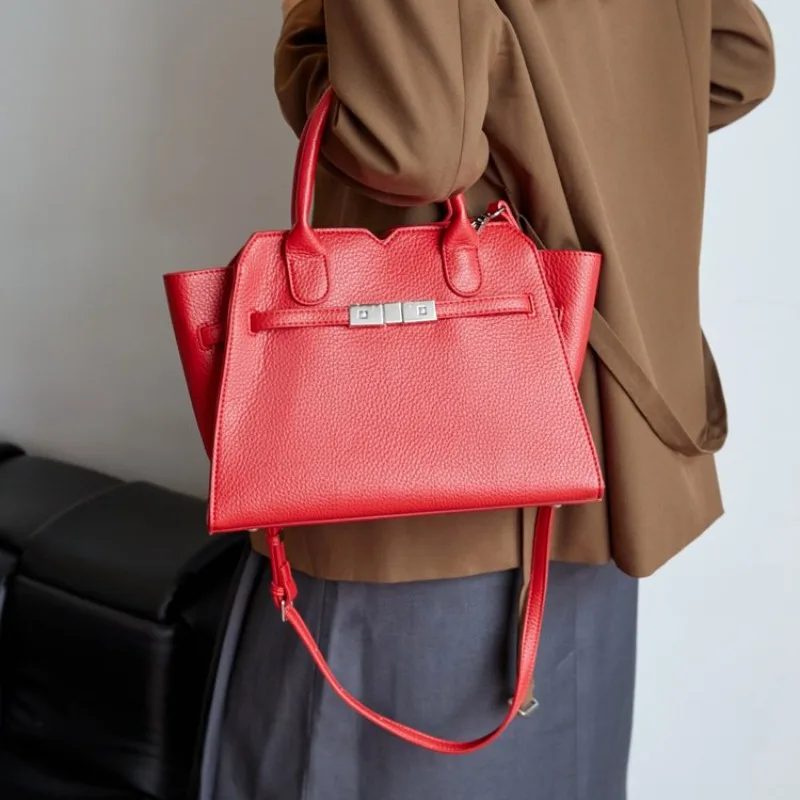 حقيبة كتف نسائية فاخرة بتصميم  - مراجعة Luxury Bags Paris وسعره