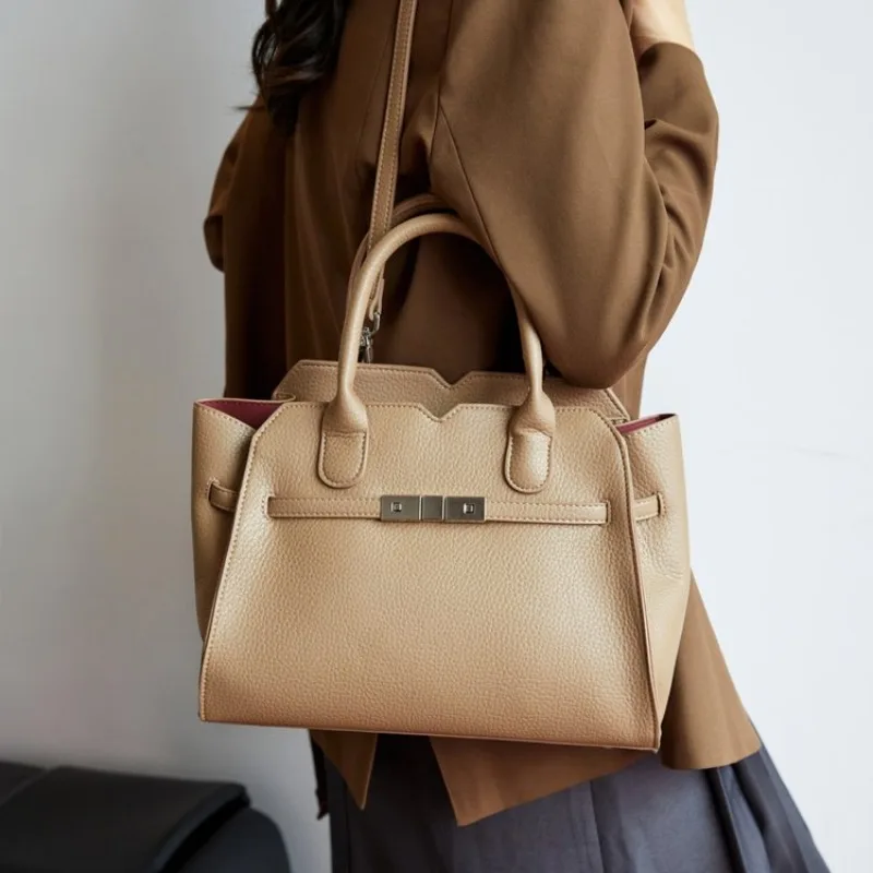 حقيبة كتف نسائية فاخرة بتصميم  - مراجعة Luxury Bags Paris وسعره
