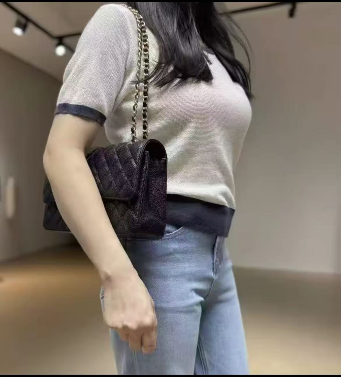 حقيبة كتف نسائية كلاسيكية بسلس - مراجعة Luxury Bags To Sell وسعره