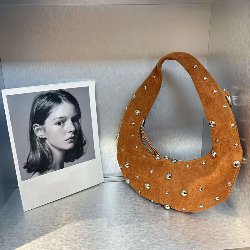 خمر برشام فو الجلد المدبوغ نصف - مراجعة Half Moon Bag Suede وسعره