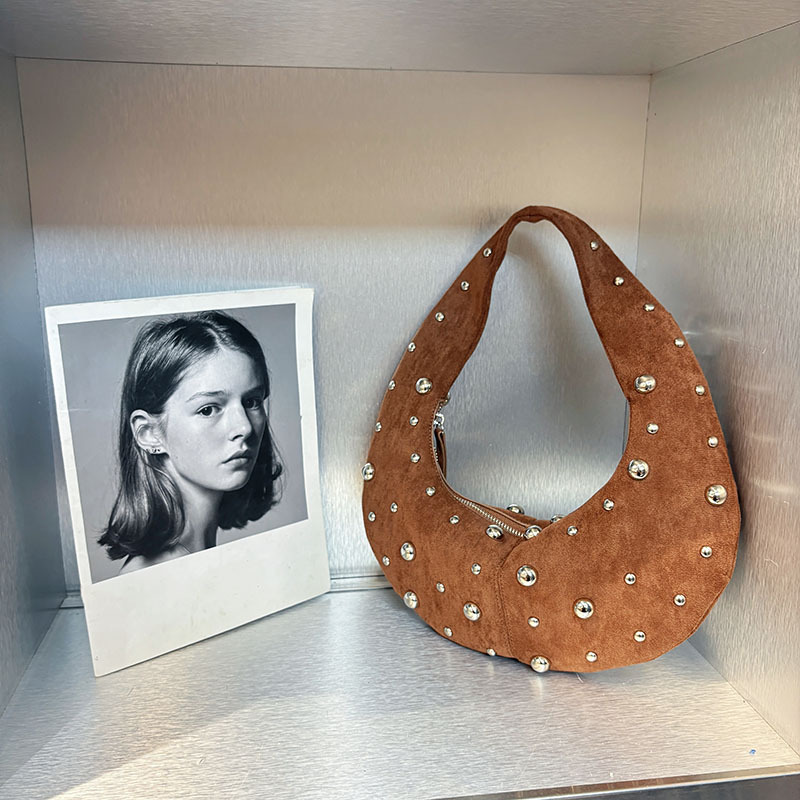 خمر برشام فو الجلد المدبوغ نصف - مراجعة Half Moon Bag Suede وسعره